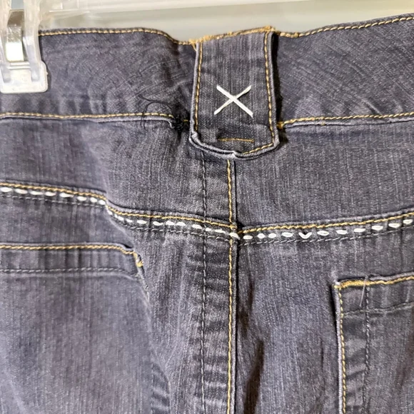 Avenue Jeans Women’s Cropped Gray Denim Size 16 Contrast Stitch Stretch - Picture 6 of 7